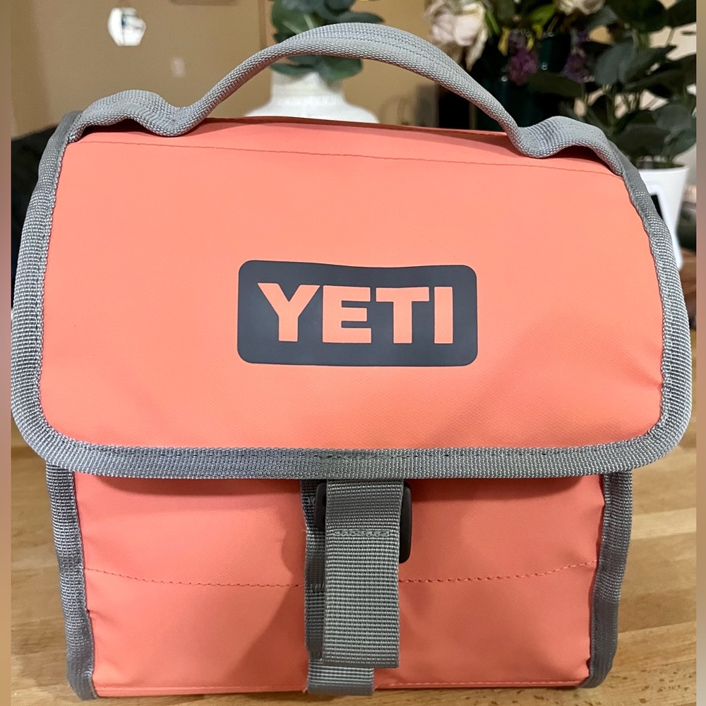 Yeti Daytrip in Coral